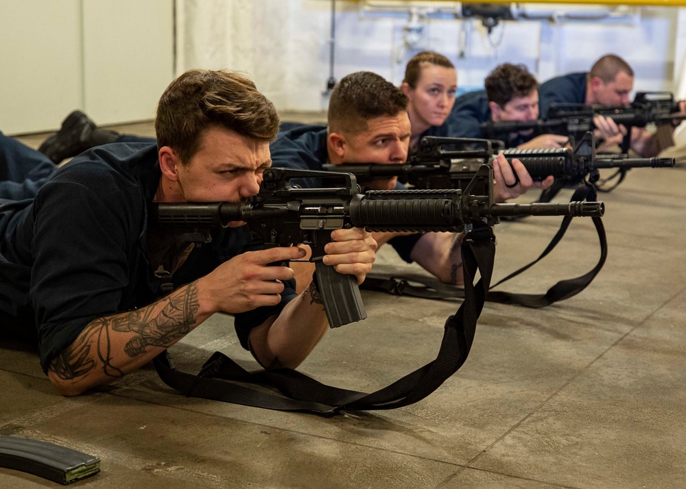 USS Hershel &quot;Woody&quot; Williams (ESB 4) conducts an M4 rifle familiarization training.