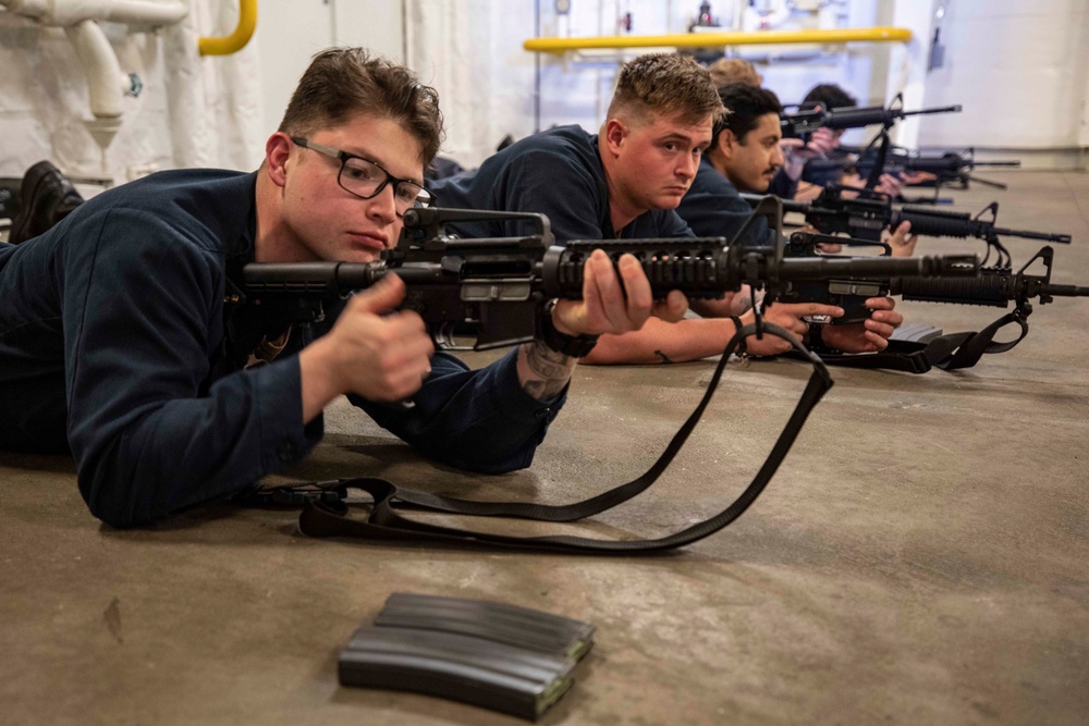 USS Hershel &quot;Woody&quot; Williams (ESB 4) conducts an M4 rifle familiarization training.