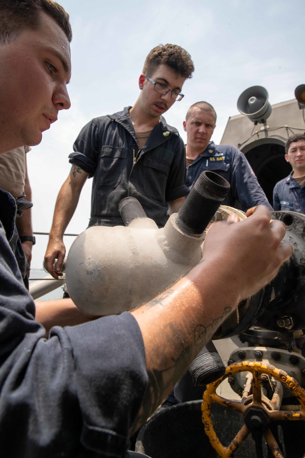 Refueling evolution aboard the USS Sioux City