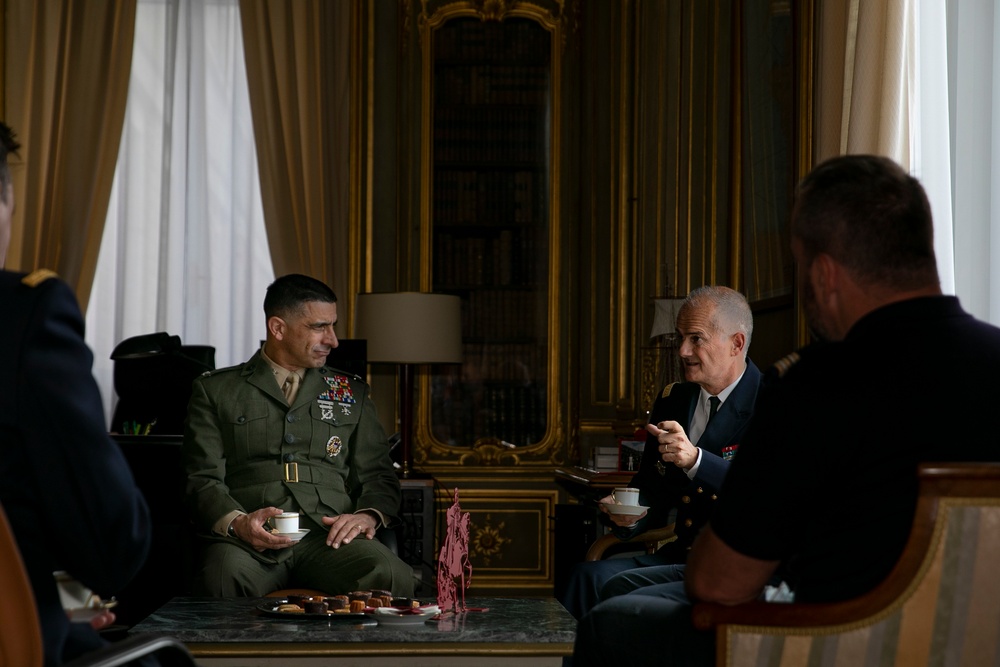 Kearsarge ARG/MEU Leadership Visit VADM Lebas