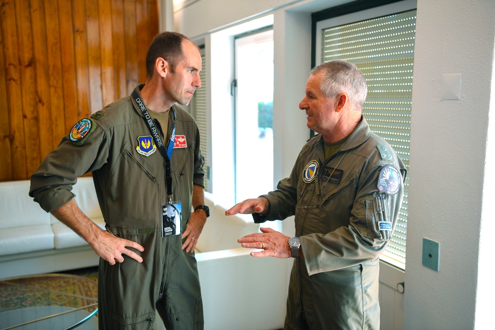 52d Ops Commander visits Real Thaw 22