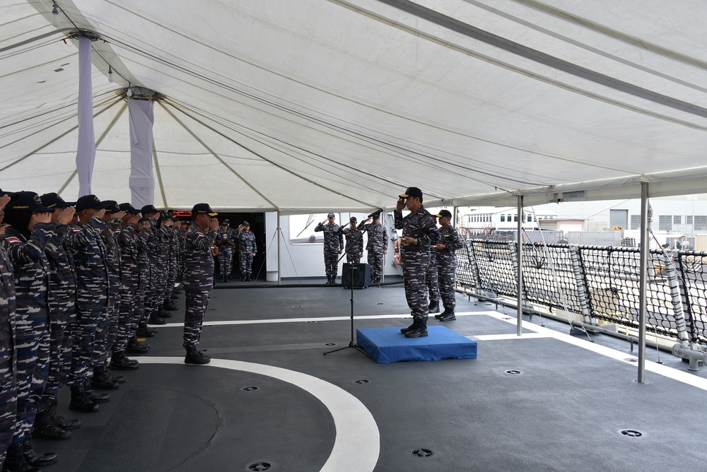 Commander Indonesian Navy 2nd Fleet Visits Indonesian Sailors at RIMPAC 2022