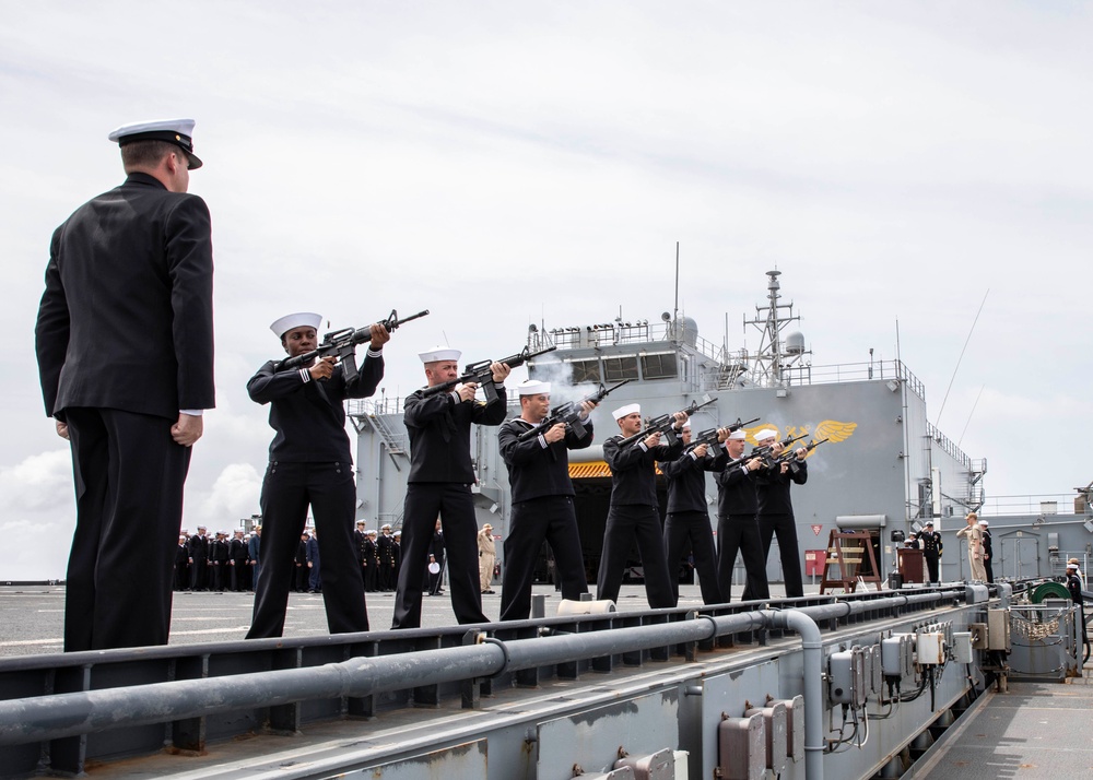 USS Hershel &quot;Woody&quot; Williams (ESB 4) holds a remembrance ceremony for the passing of namesake.