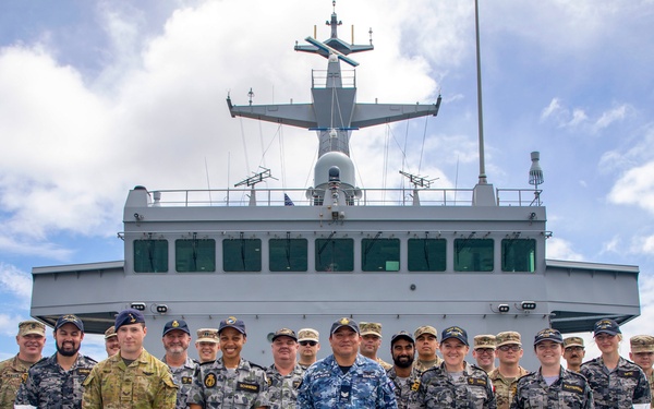 VIP visits to HMAS Supply