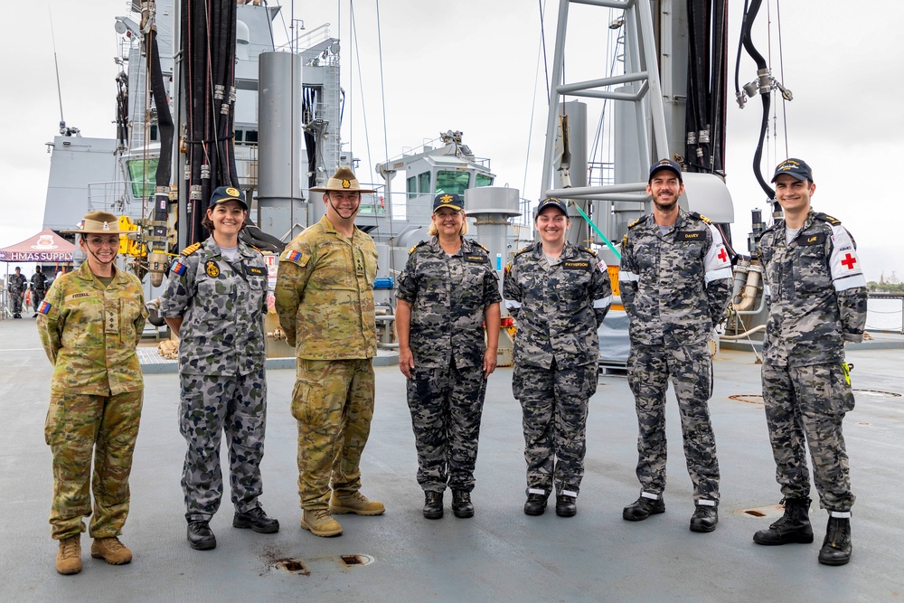 VIP visits to HMAS Supply