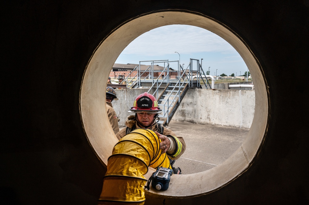 The 914th Fire Emergency Services conducts Confined Space Rescue Training