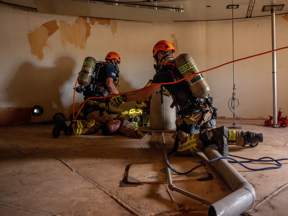 The 914th Fire Emergency Services conducts Confined Space Rescue Training