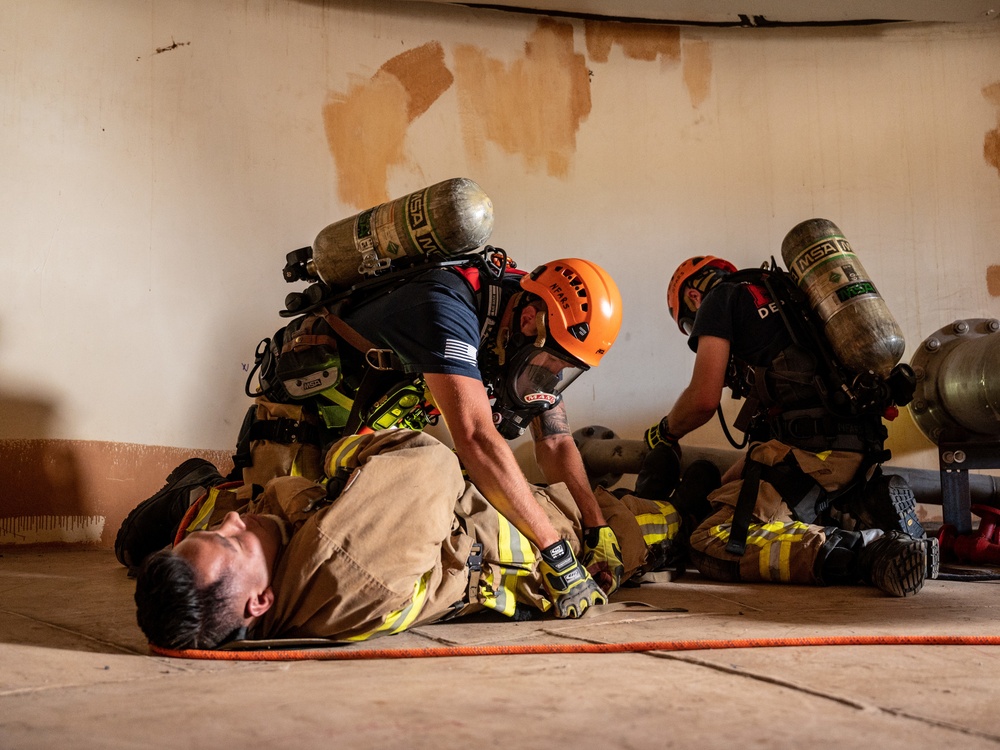 The 914th Fire Emergency Services conducts Confined Space Rescue Training