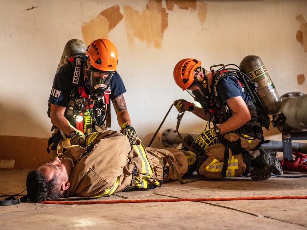 The 914th Fire Emergency Services conducts Confined Space Rescue Training