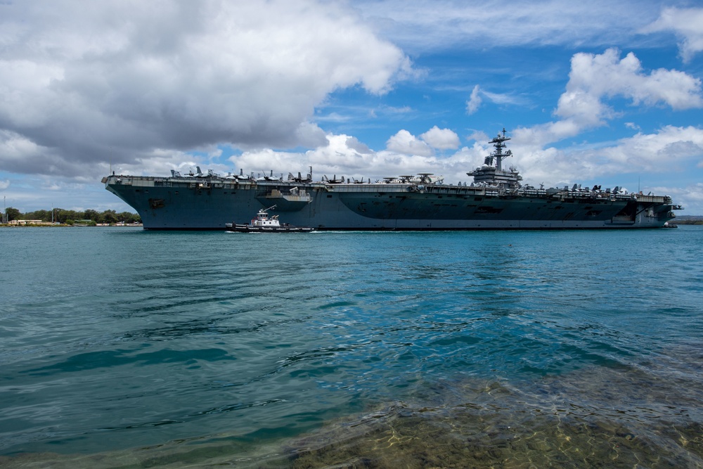 USS Abraham Lincoln Departs Pearl Harbor