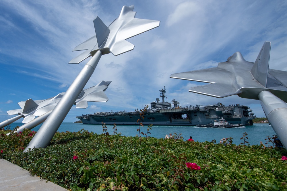 USS Abraham Lincoln Departs Pearl Harbor