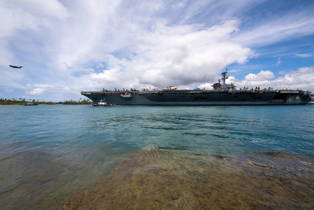 USS Abraham Lincoln Departs Pearl Harbor