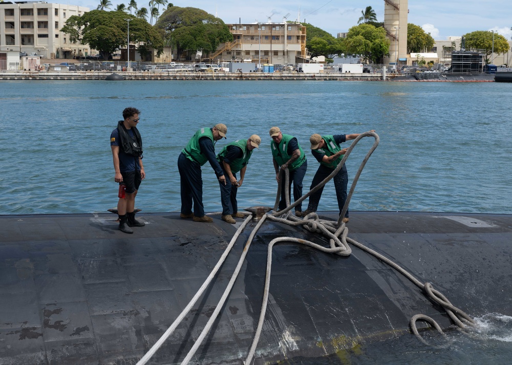 USS Topeka Departs Pearl Harbor for RIMPAC