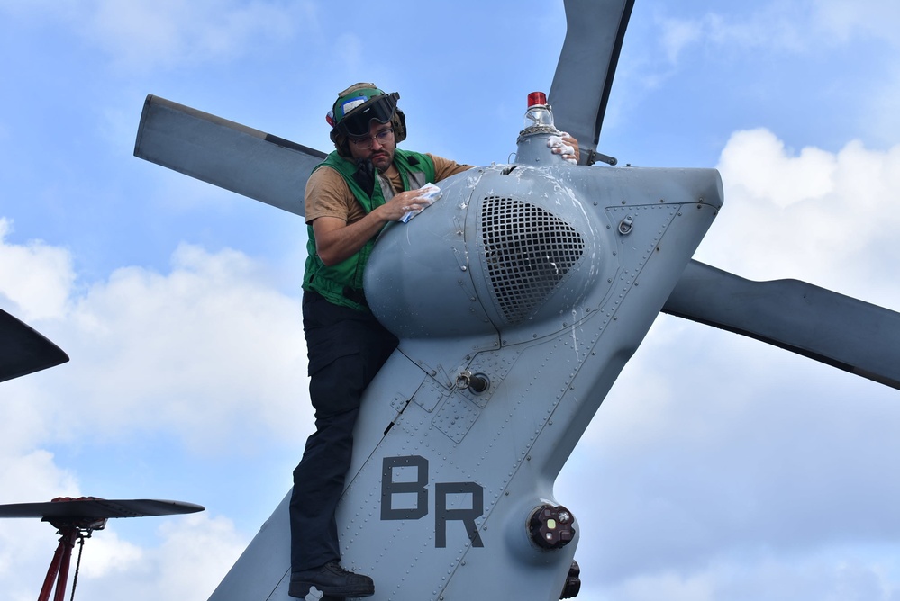 HSC 28 Washes Sea Hawk Helicopter on USS Billings