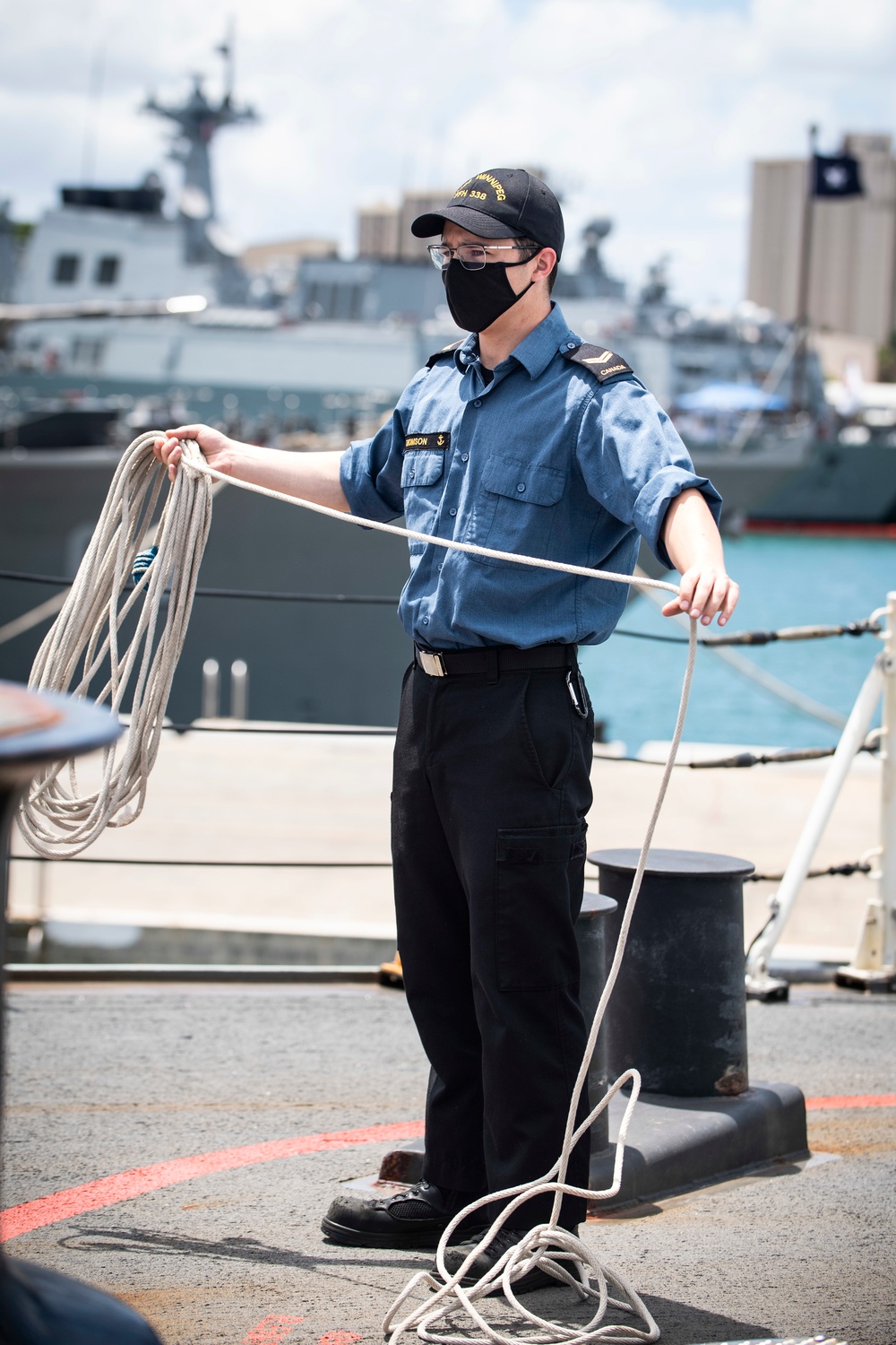 HMCS Winnipeg Departs Pearl Harbor during RIMPAC 2022