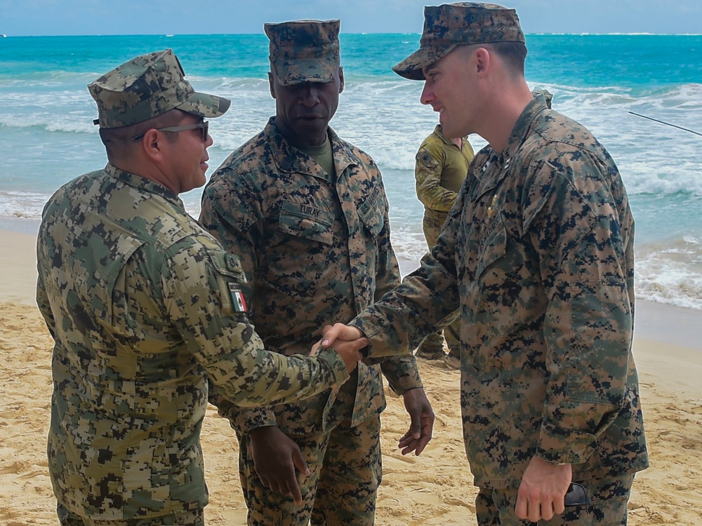 Multinational forces conduct in amphibious operations training exercise during RIMPAC 2022