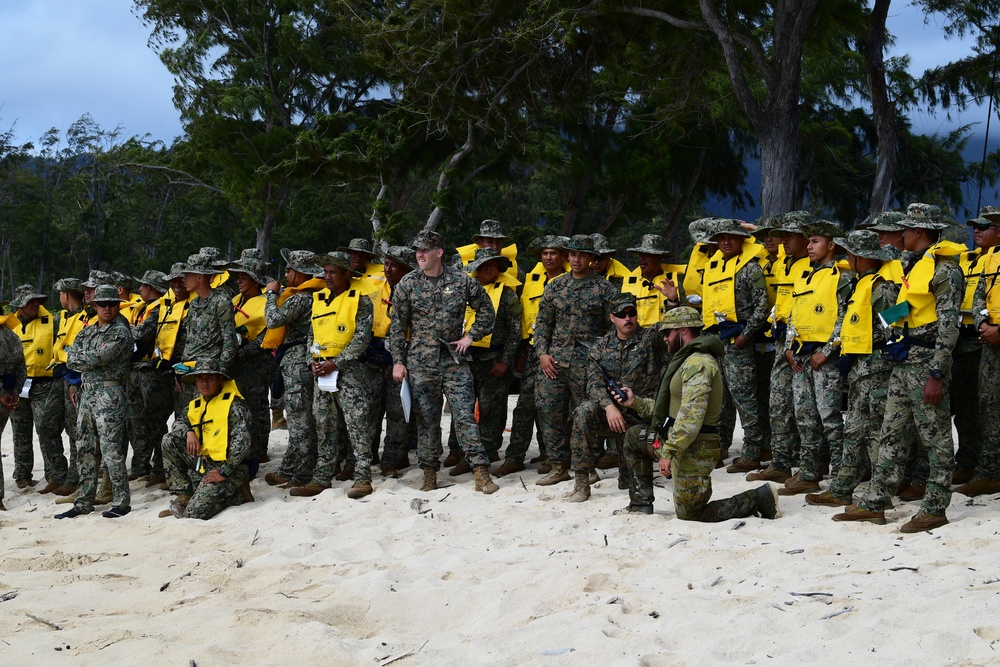 Multinational forces conduct in amphibious operations training during RIMPAC 2022