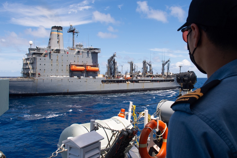 HMCS Vancouver conducts Replenishment-at-Sea with USNS Henry J. Kaiser