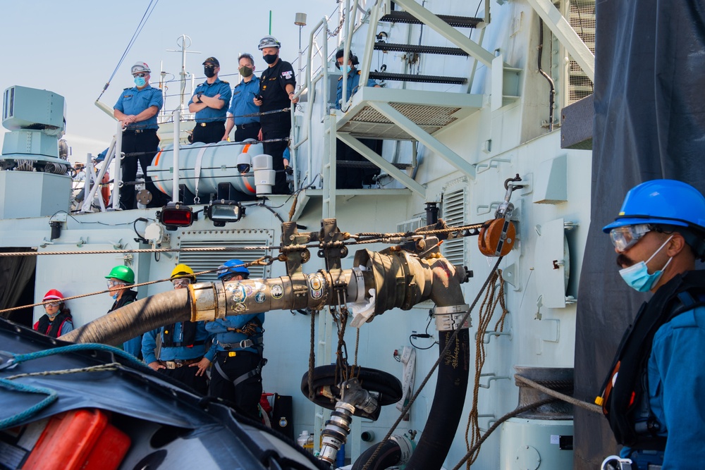 HMCS Vancouver conducts Replenishment-at-Sea with USNS Henry J. Kaiser