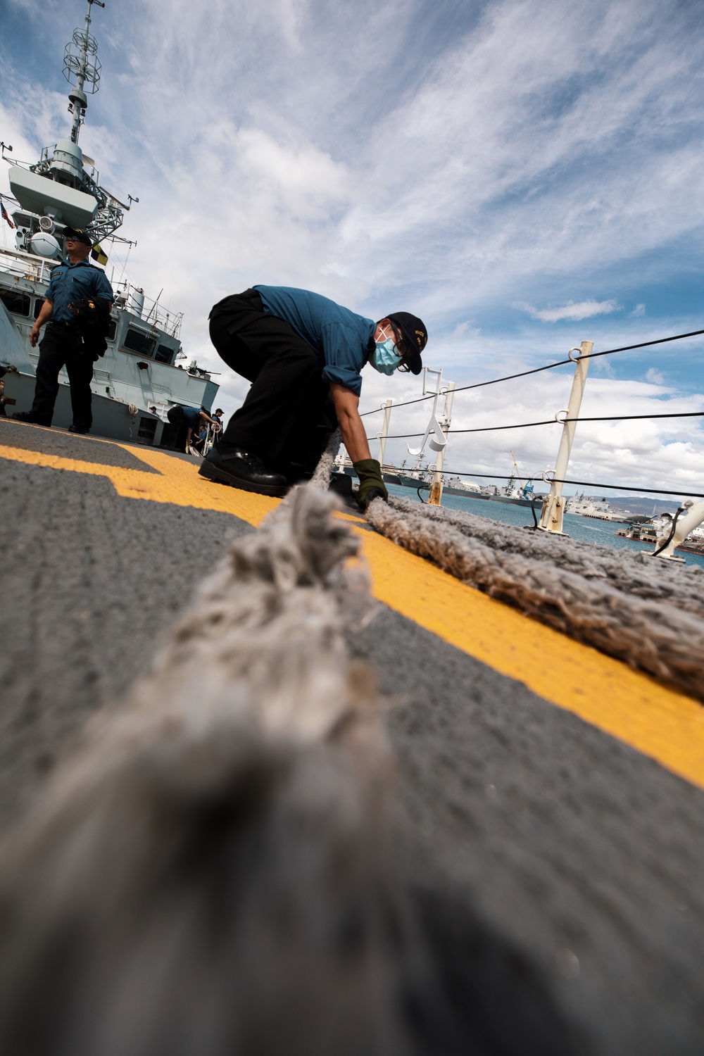 HMCS Winnipeg departs Pearl Harbor