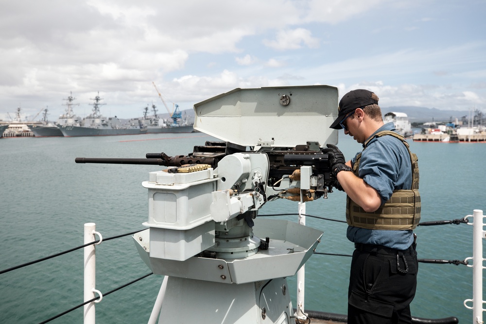 Force protection members aboard HMCS Winnipeg