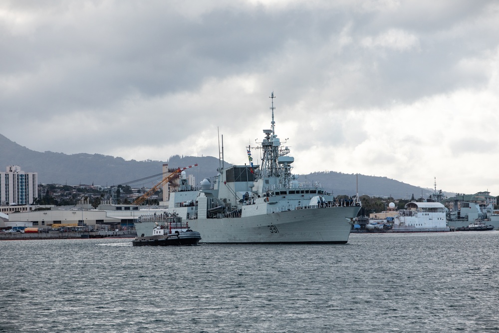 HMCS Vancouver departs Pearl Harbor