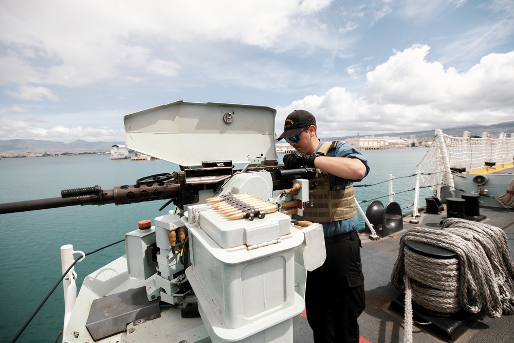 Force protection members aboard HMCS Winnipeg