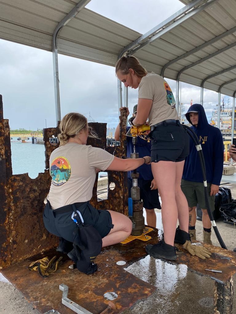 Canadian and US Divers Train Together at RIMPAC 2022