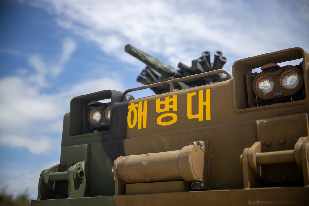 RIMPAC 2022: ROK AAV Splash