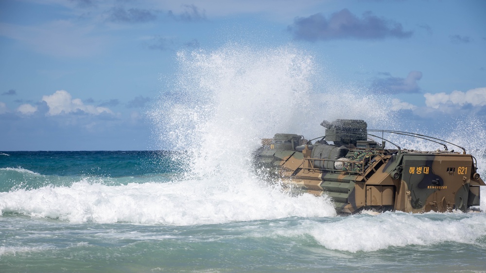 RIMPAC 2022: ROK AAV Splash