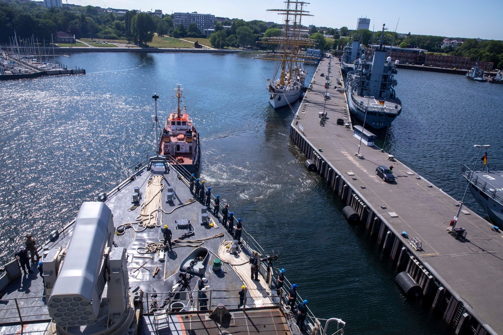 Gunston Hall departs from Kiel, Germany