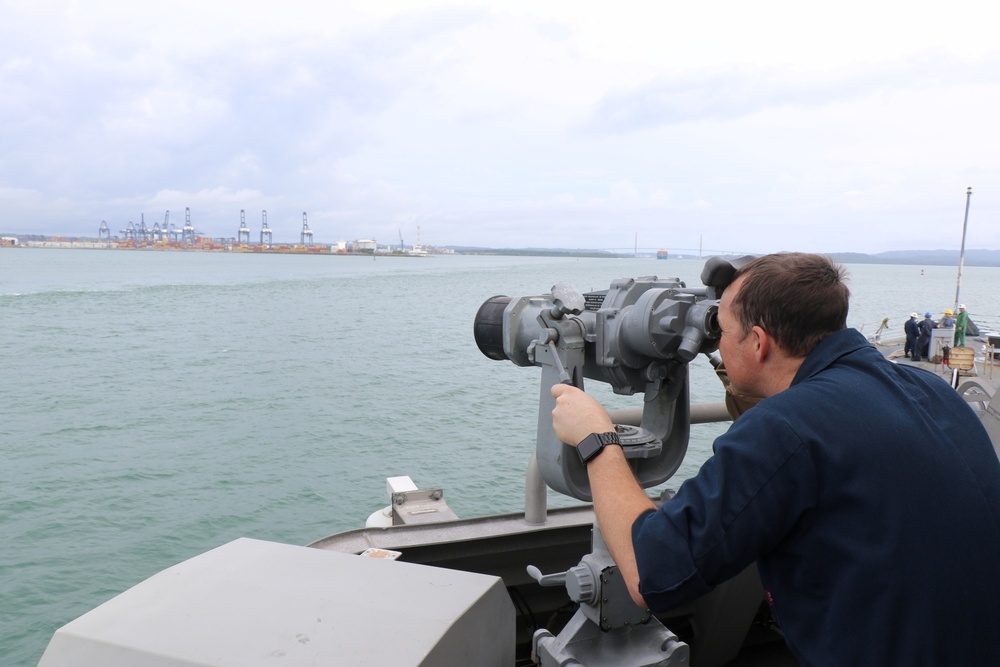 USS Billings Transits the Panama Canal