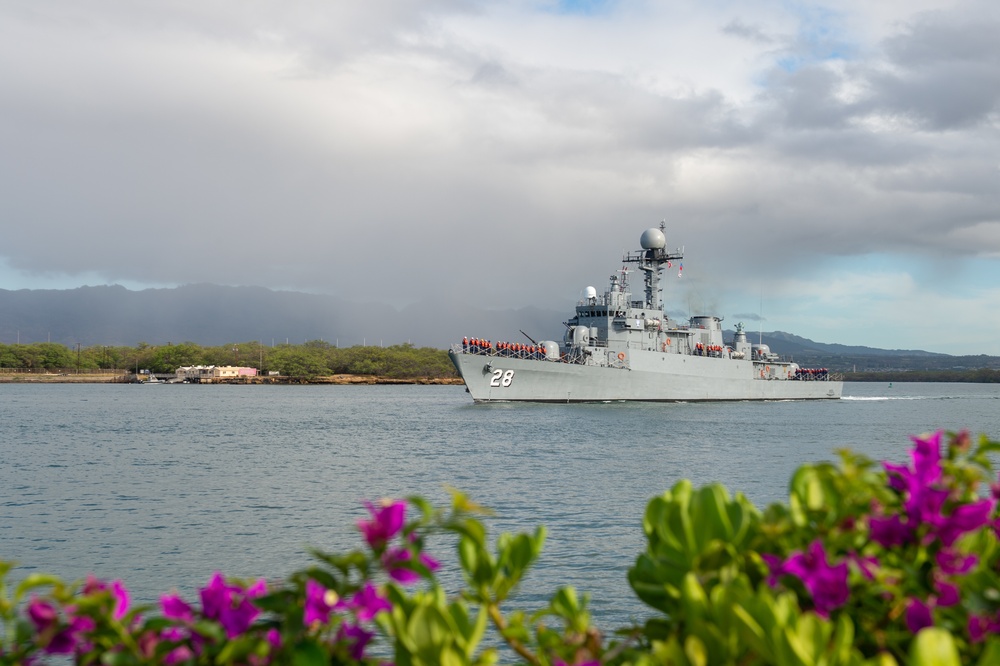 BAP Guise (CC-28) departs Pearl Harbor for RIMPAC 2022