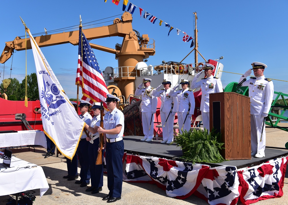 New commanding officer takes charge of CGC Mackinaw, Great Lakes' largest Coast Guard cutter