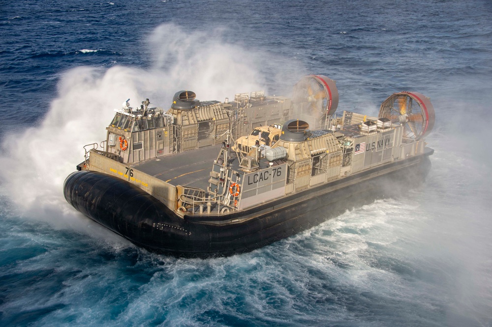 USS Essex Conducts LCAC Operations During in RIMPAC 2022