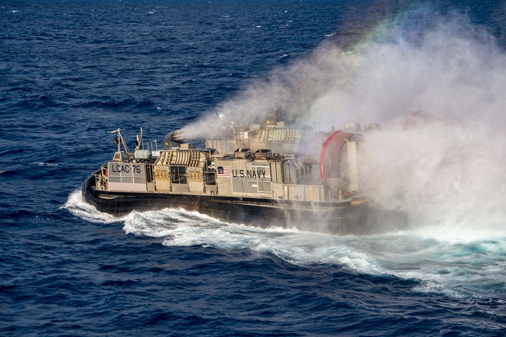 USS Essex Conducts LCAC Operations During RIMPAC 2022