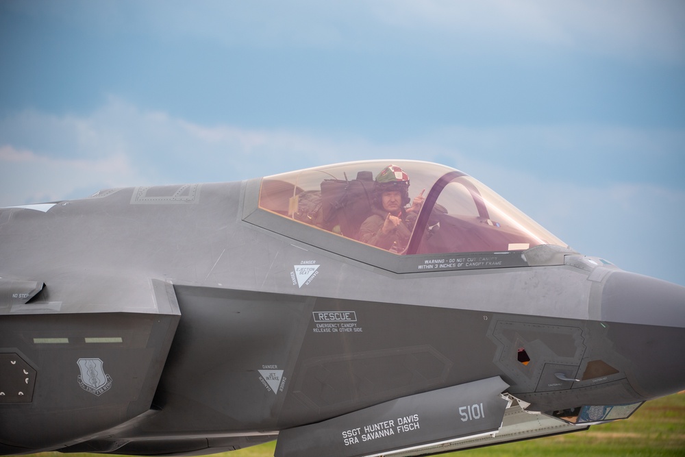 F-35’s from the 33rd Fighter Wing Arrive in VT