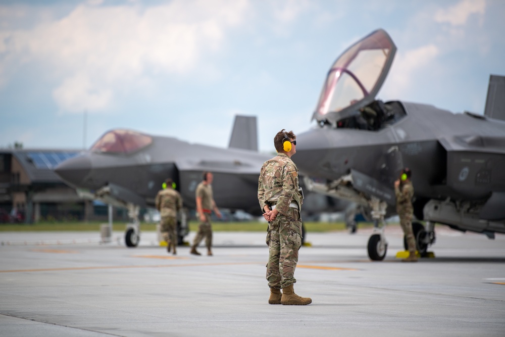 F-35’s from the 33rd Fighter Wing Arrive in VT