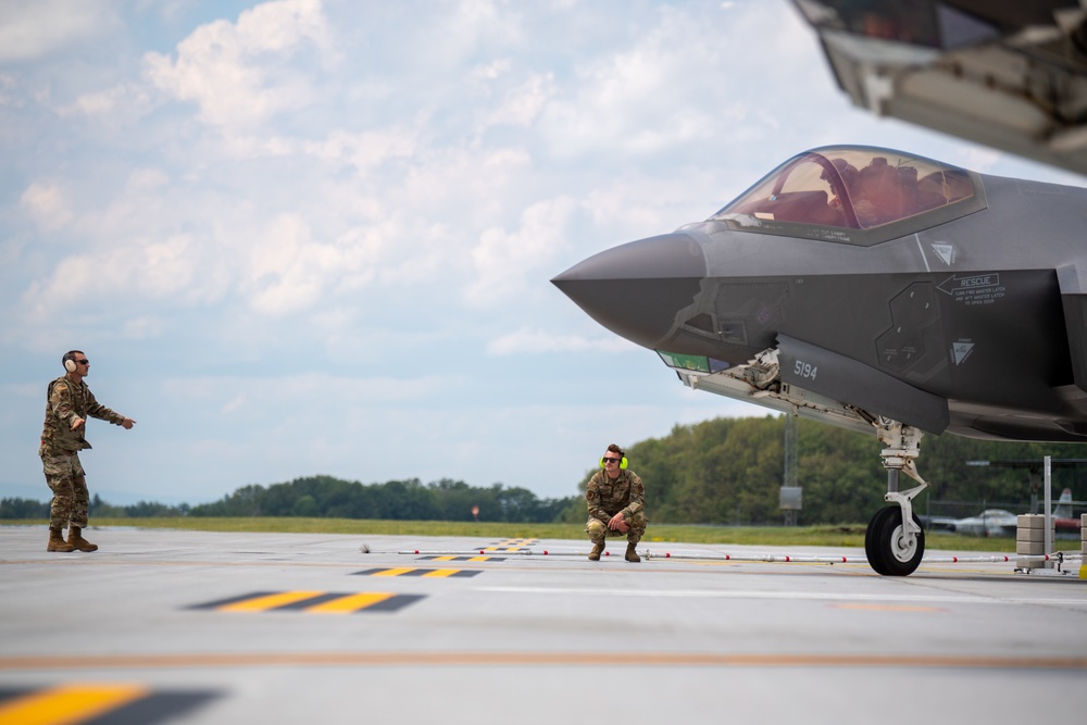 DVIDS - Images - F-35’s from the 33rd Fighter Wing Arrive in VT [Image ...