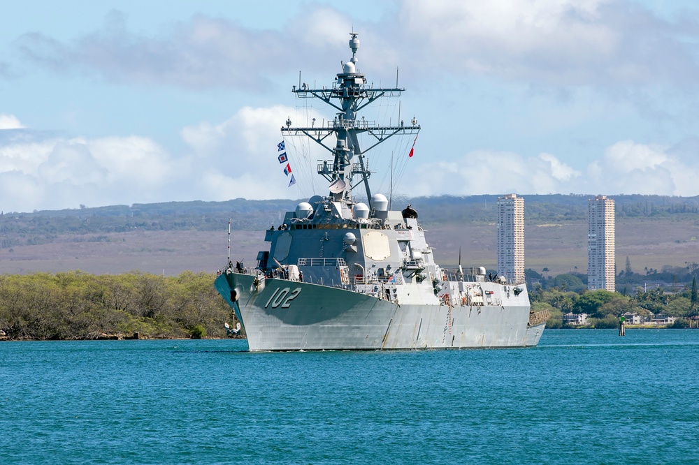 USS Sampson departs Pearl Harbor for RIMPAC 2022