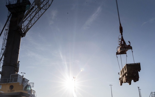 MRF-D 22: U.S. Marines work with U.S. Army and ADF to load LSV-3