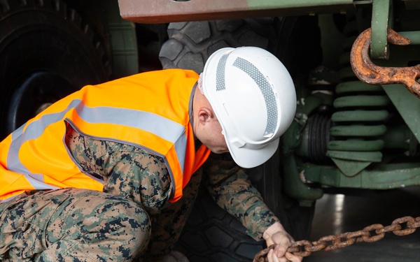 MRF-D 22: U.S. Marines work with U.S. Army and ADF to load LSV-3