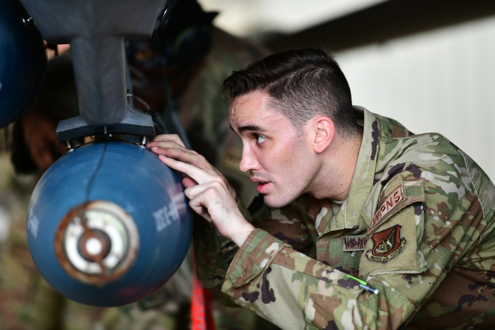 Wolf Pack hosts 2nd Quarter Load Crew Competition, EOD display booth