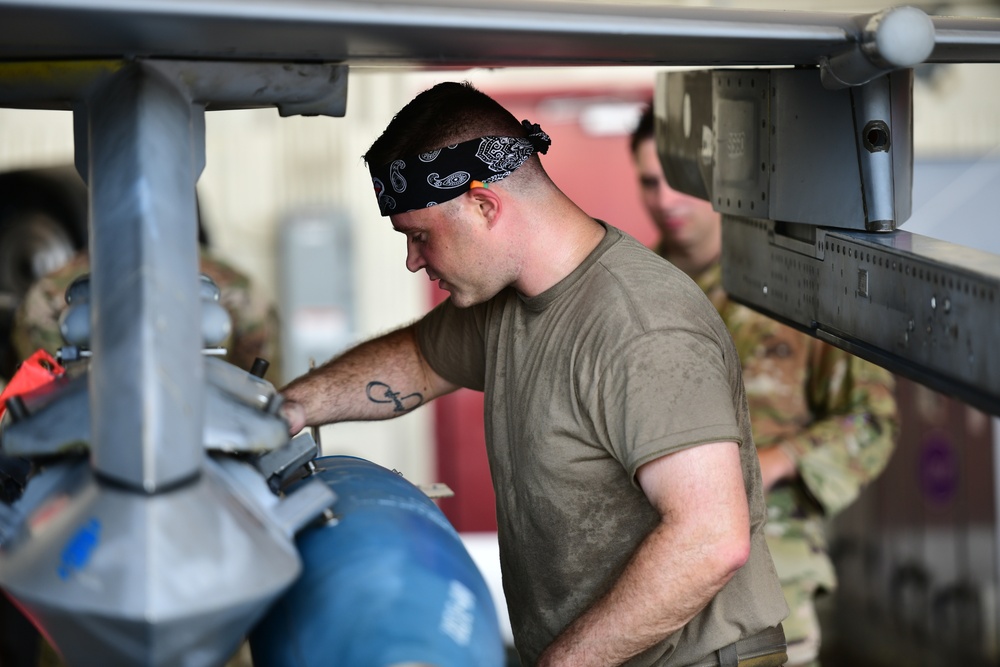 Wolf Pack hosts 2nd Quarter Load Crew Competition, EOD display booth