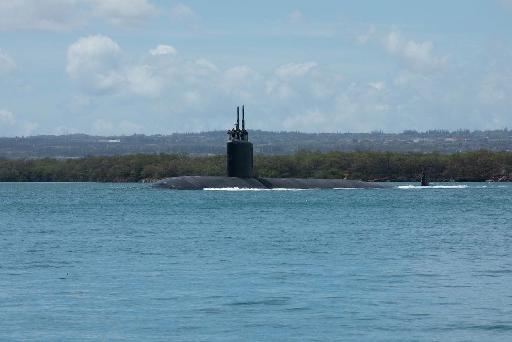 USS Topeka Departs Pearl Harbor