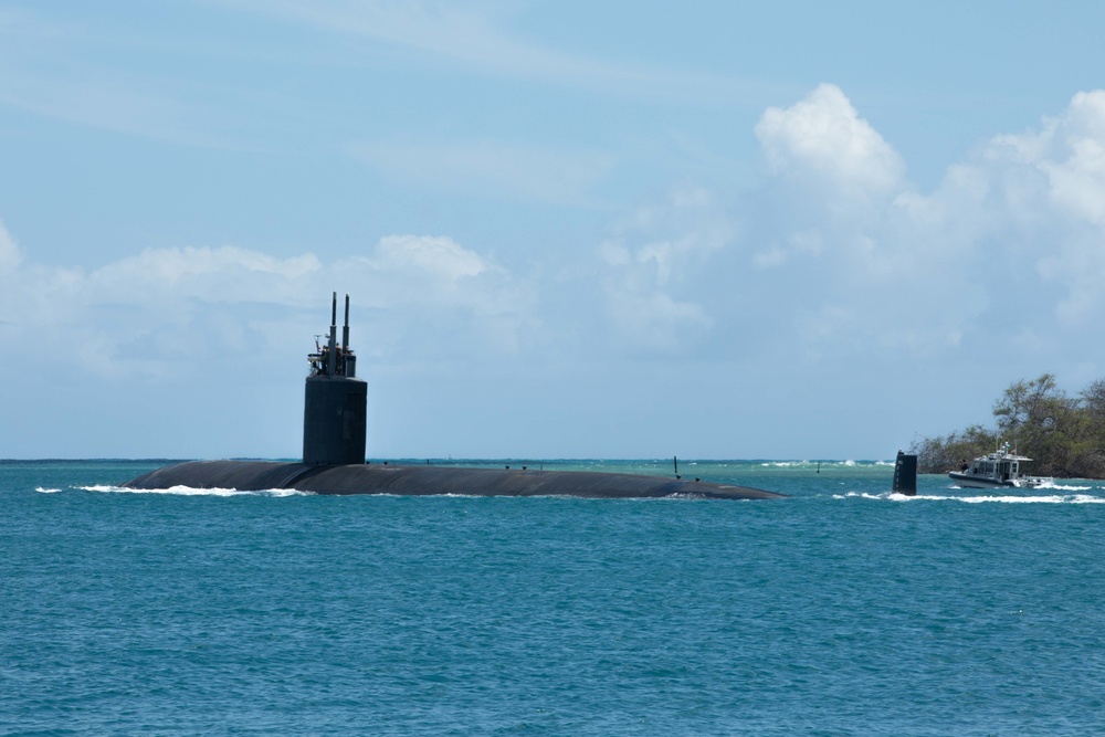 USS Topeka Departs Pearl Harbor