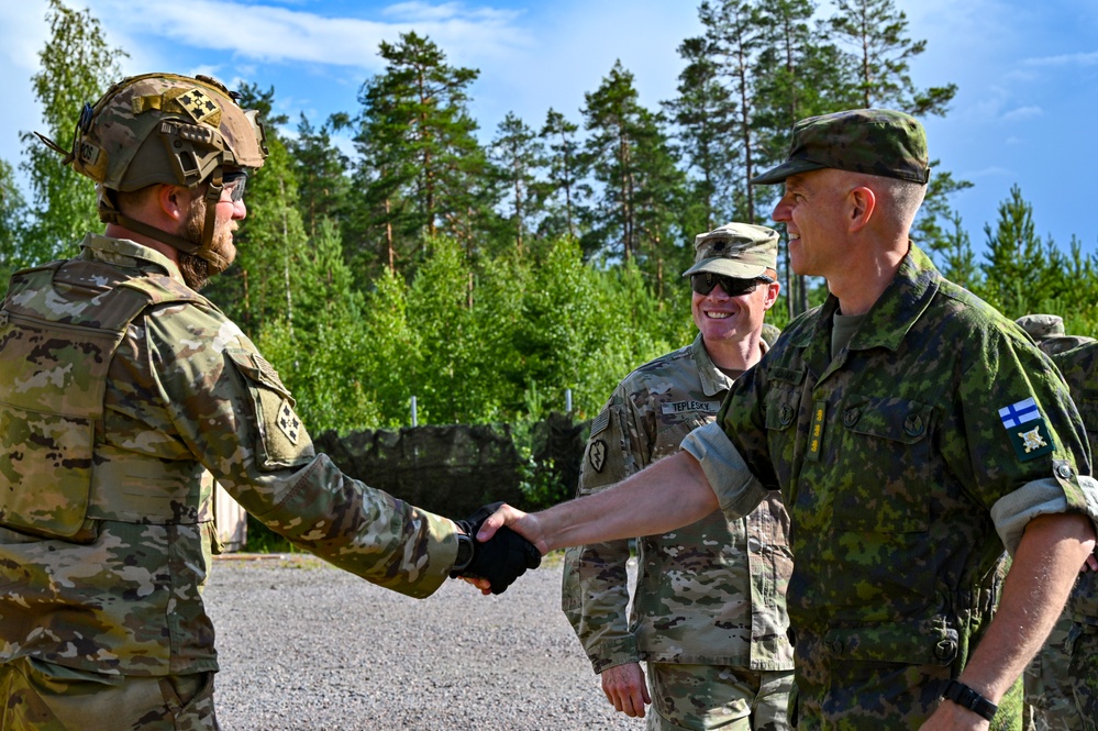 Finnish General Visits 4-10 Cav