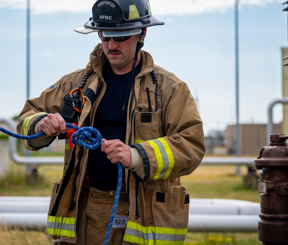 The 914th Fire Emergency Services conducts joint Confined Space Rescue Training
