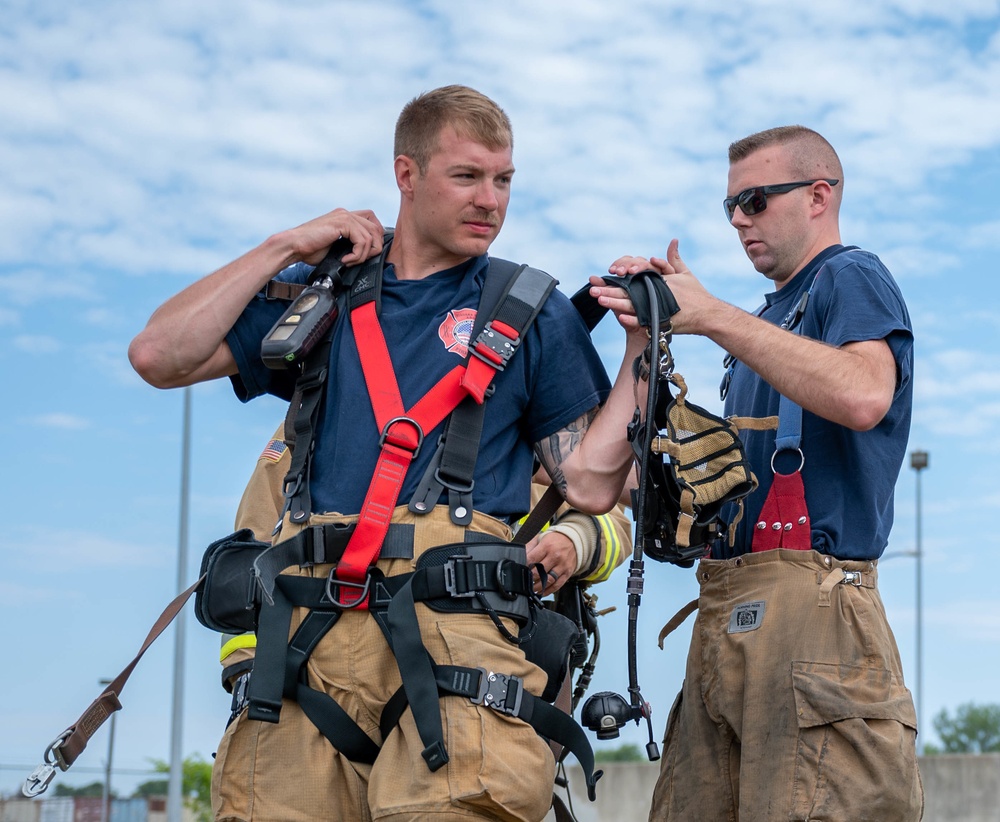 The 914th Fire Emergency Services conducts joint Confined Space Rescue Training