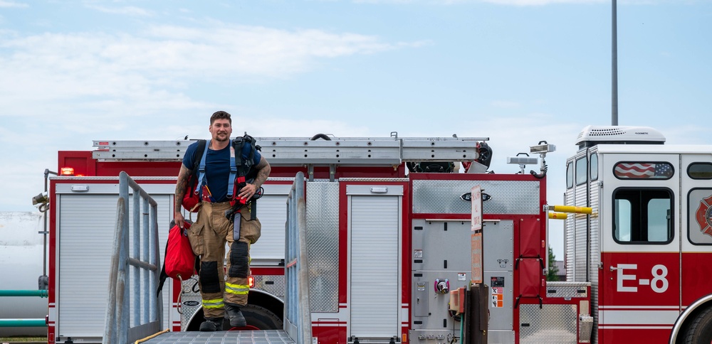 The 914th Fire Emergency Services conducts joint Confined Space Rescue Training